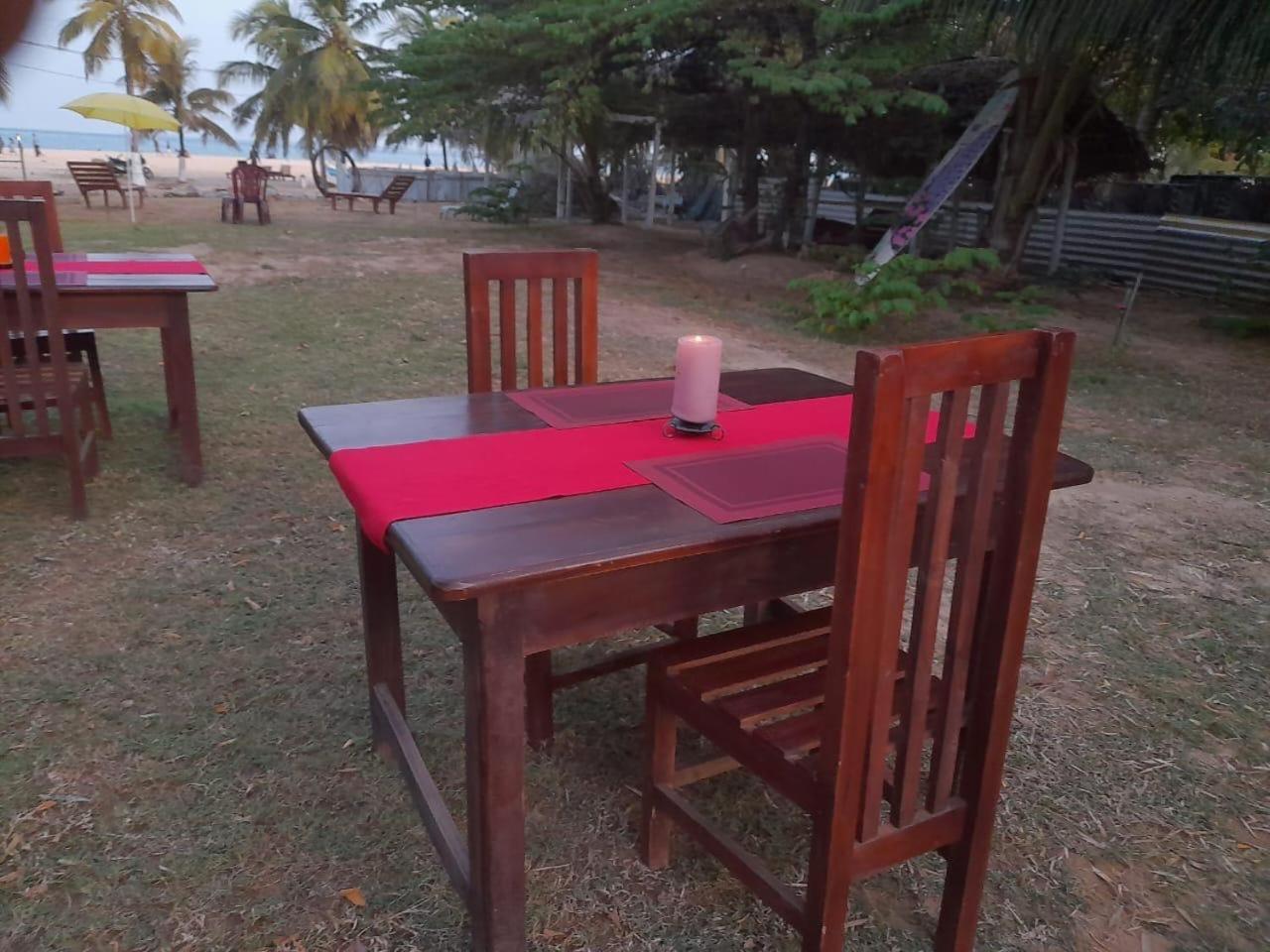 Baden Beach Hotel Kalkudah  Bagian luar foto