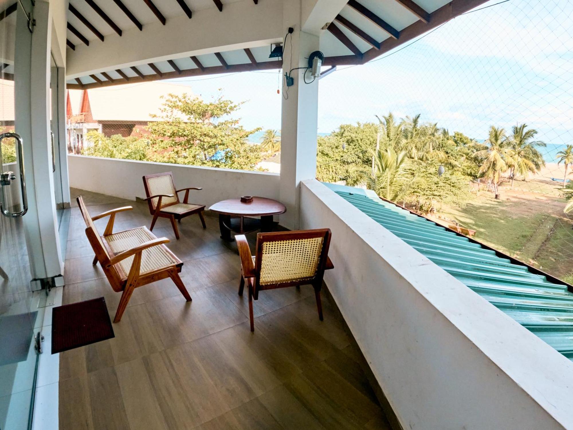 Baden Beach Hotel Kalkudah  Bagian luar foto