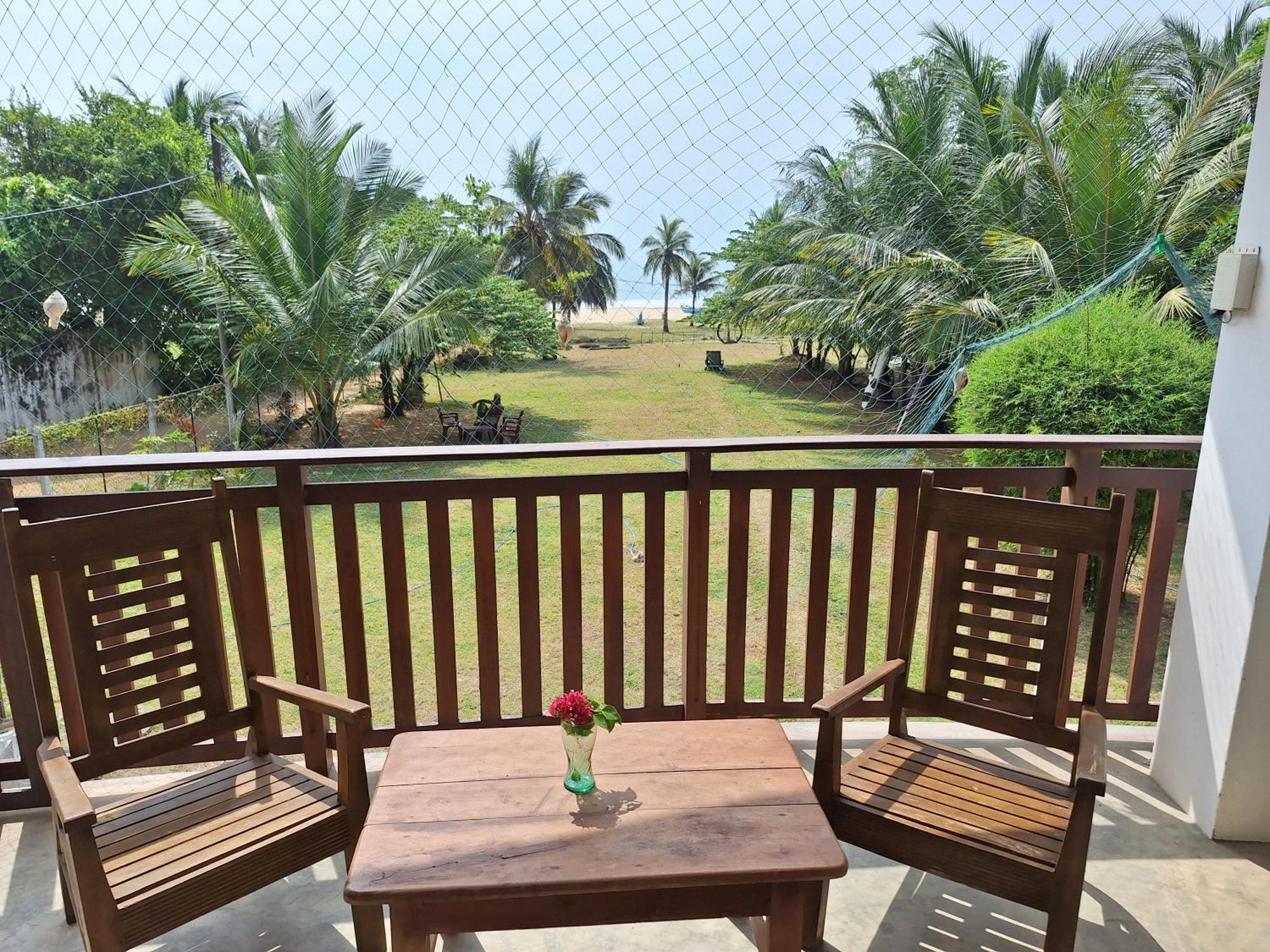 Baden Beach Hotel Kalkudah  Bagian luar foto